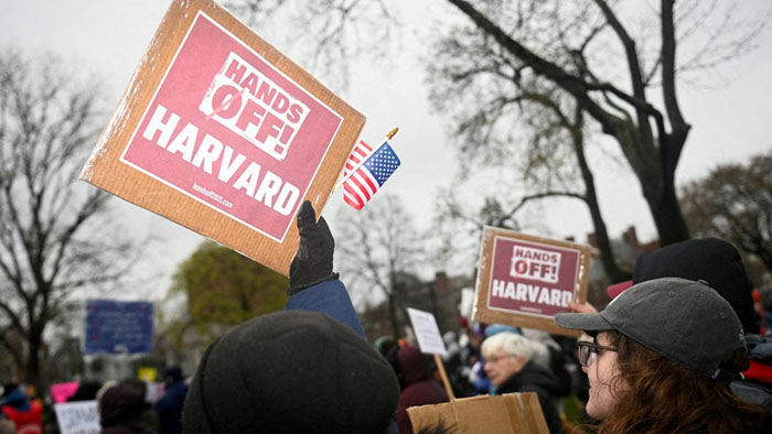 El Gobierno de Trump prohíbe a Harvard matricular a estudiantes extranjeros